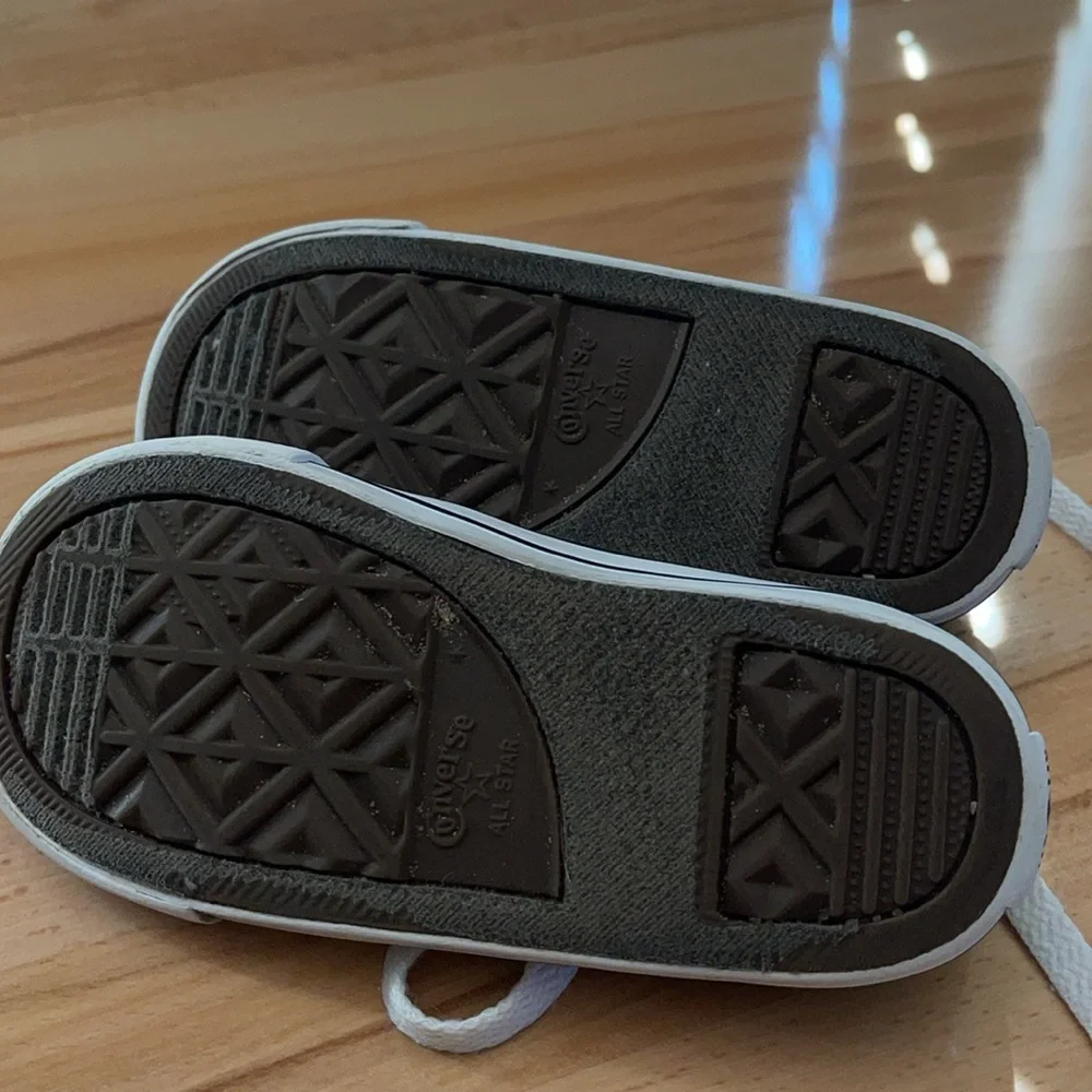 Size 8 Toddler Black and white converse